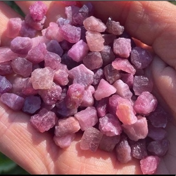 🆕 New Raw Pink Tourmaline Crystal Stud Gemstone Earrings - Picture 7 of 7